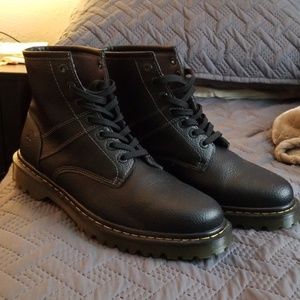 Dr. Martens Roseland Men's Black Leather Boot